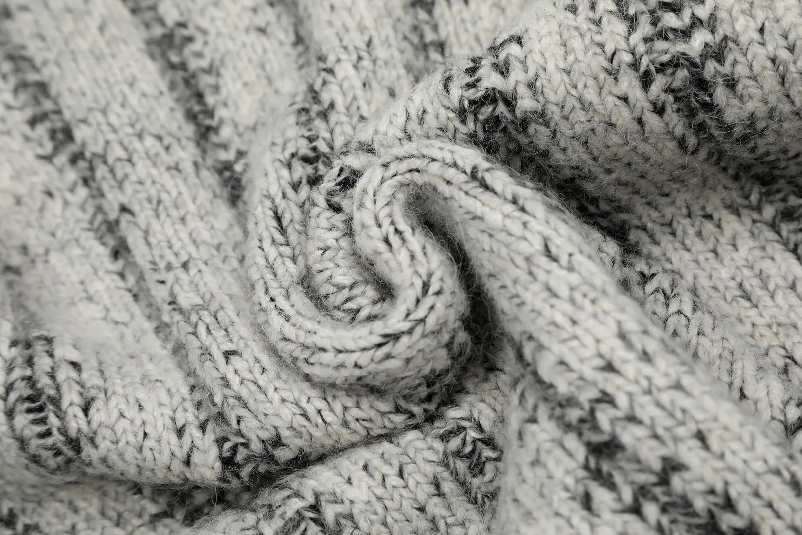 Vivi131 super high weight for men and women" vivienne west wood 24 autumn and winter men's casual old gray black splicing heavy industry high weight cardigan West Queen Vivian heavy industry show limited cardigan knitted sweater wool 2024 autumn latest style Size: S -M- L Color: uniform color